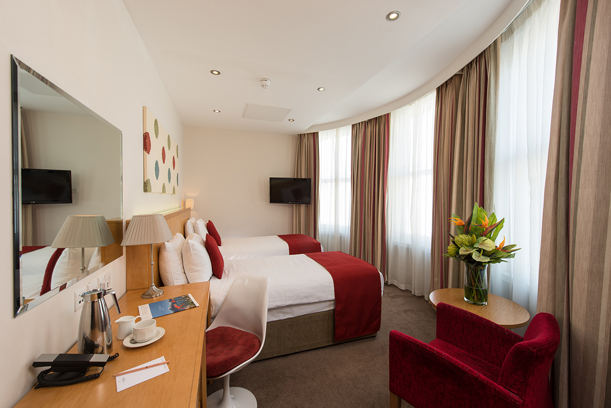 Twin Room Hotel in London Park International Hotel
